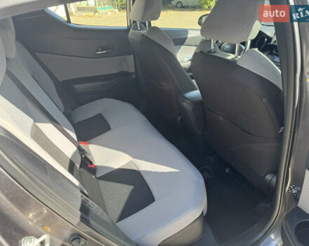 Серый Тойота C-HR, объемом двигателя 1.99 л и пробегом 47 тыс. км за 18999 $, фото 11 на Automoto.ua