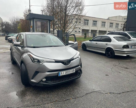 Серый Тойота C-HR, объемом двигателя 1.99 л и пробегом 80 тыс. км за 20500 $, фото 2 на Automoto.ua