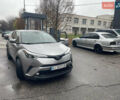 Серый Тойота C-HR, объемом двигателя 1.99 л и пробегом 80 тыс. км за 20500 $, фото 2 на Automoto.ua