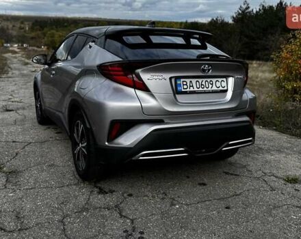 Серый Тойота C-HR, объемом двигателя 2 л и пробегом 99 тыс. км за 27000 $, фото 4 на Automoto.ua