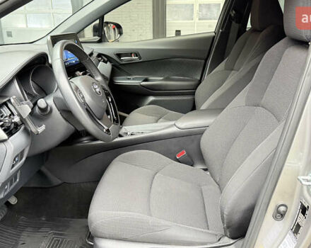 Сірий Тойота C-HR, об'ємом двигуна 1.2 л та пробігом 42 тис. км за 23000 $, фото 9 на Automoto.ua