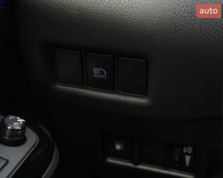 Серый Тойота C-HR, объемом двигателя 2 л и пробегом 28 тыс. км за 22400 $, фото 16 на Automoto.ua