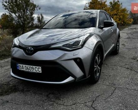 Серый Тойота C-HR, объемом двигателя 2 л и пробегом 99 тыс. км за 27000 $, фото 1 на Automoto.ua