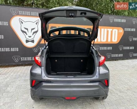 Серый Тойота C-HR, объемом двигателя 1.8 л и пробегом 128 тыс. км за 21300 $, фото 10 на Automoto.ua