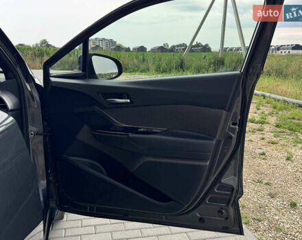Сірий Тойота C-HR, об'ємом двигуна 1.99 л та пробігом 74 тис. км за 28800 $, фото 10 на Automoto.ua