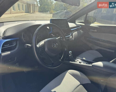 Серый Тойота C-HR, объемом двигателя 1.99 л и пробегом 47 тыс. км за 18999 $, фото 7 на Automoto.ua