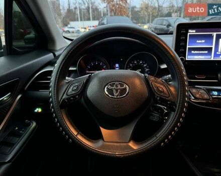 Серый Тойота C-HR, объемом двигателя 2 л и пробегом 57 тыс. км за 20990 $, фото 17 на Automoto.ua
