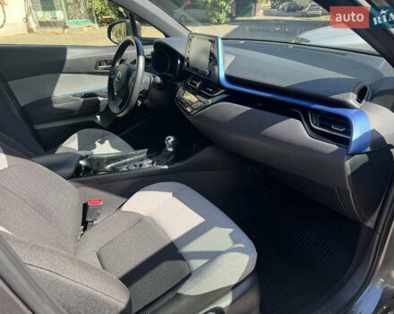 Серый Тойота C-HR, объемом двигателя 1.99 л и пробегом 47 тыс. км за 18999 $, фото 10 на Automoto.ua