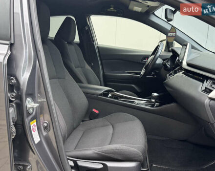 Серый Тойота C-HR, объемом двигателя 1.99 л и пробегом 136 тыс. км за 19300 $, фото 60 на Automoto.ua