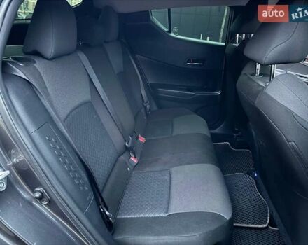 Серый Тойота C-HR, объемом двигателя 2 л и пробегом 57 тыс. км за 20990 $, фото 10 на Automoto.ua