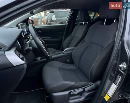 Серый Тойота C-HR, объемом двигателя 2 л и пробегом 57 тыс. км за 20990 $, фото 7 на Automoto.ua