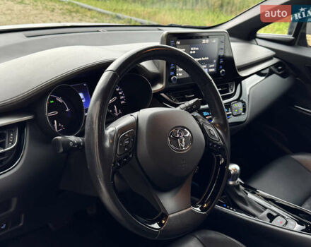 Сірий Тойота C-HR, об'ємом двигуна 1.99 л та пробігом 74 тис. км за 28800 $, фото 13 на Automoto.ua