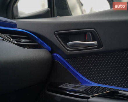 Серый Тойота C-HR, объемом двигателя 2 л и пробегом 28 тыс. км за 22400 $, фото 25 на Automoto.ua