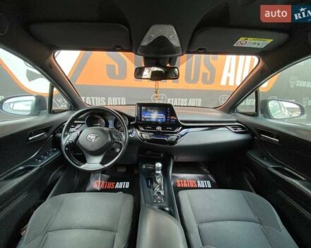 Серый Тойота C-HR, объемом двигателя 1.8 л и пробегом 128 тыс. км за 21300 $, фото 31 на Automoto.ua