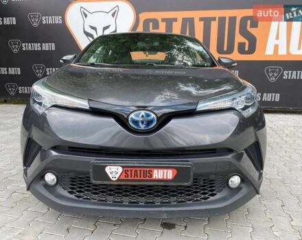 Серый Тойота C-HR, объемом двигателя 1.8 л и пробегом 128 тыс. км за 21300 $, фото 1 на Automoto.ua