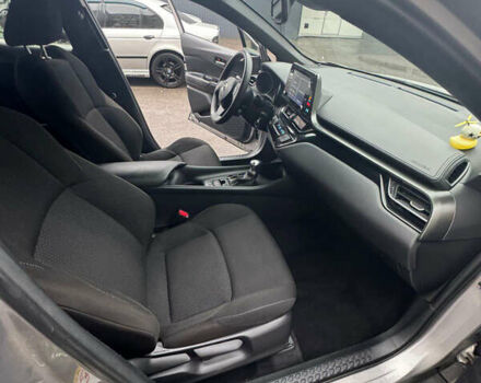 Серый Тойота C-HR, объемом двигателя 1.99 л и пробегом 80 тыс. км за 20500 $, фото 13 на Automoto.ua