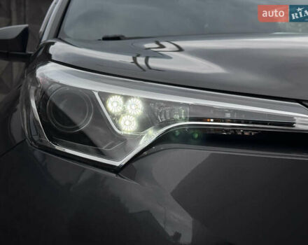 Серый Тойота C-HR, объемом двигателя 1.99 л и пробегом 136 тыс. км за 19300 $, фото 34 на Automoto.ua