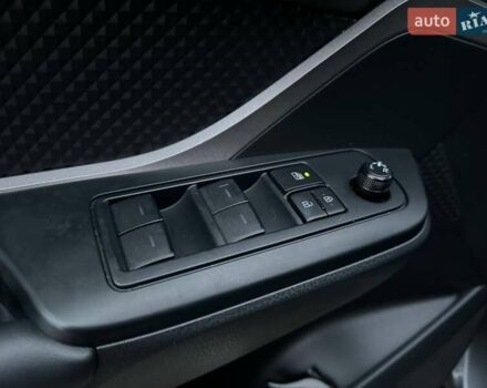 Серый Тойота C-HR, объемом двигателя 2 л и пробегом 57 тыс. км за 20990 $, фото 11 на Automoto.ua