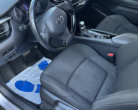 Серый Тойота C-HR, объемом двигателя 1.99 л и пробегом 53 тыс. км за 21000 $, фото 4 на Automoto.ua