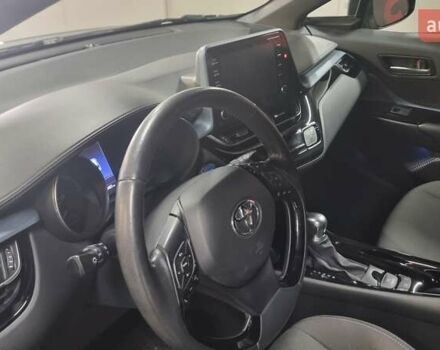 Сірий Тойота C-HR, об'ємом двигуна 1.8 л та пробігом 86 тис. км за 23800 $, фото 10 на Automoto.ua