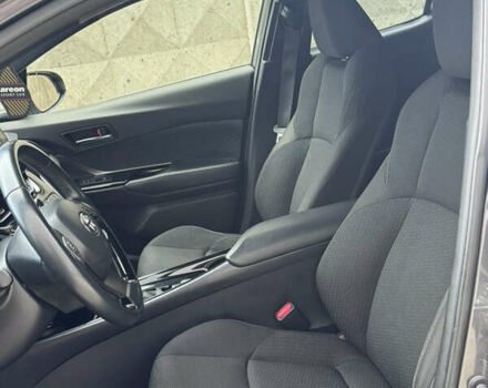 Серый Тойота C-HR, объемом двигателя 1.99 л и пробегом 136 тыс. км за 19300 $, фото 57 на Automoto.ua