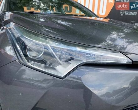 Серый Тойота C-HR, объемом двигателя 1.8 л и пробегом 128 тыс. км за 21300 $, фото 3 на Automoto.ua