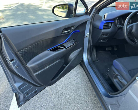 Сірий Тойота C-HR, об'ємом двигуна 1.2 л та пробігом 25 тис. км за 23900 $, фото 39 на Automoto.ua