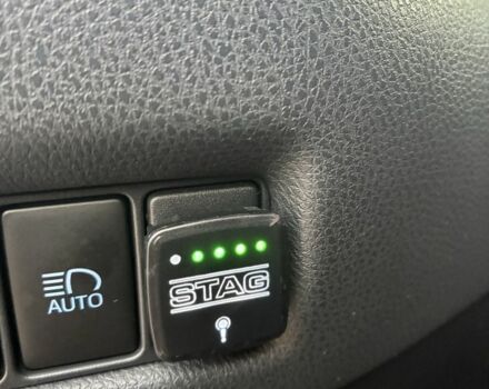 Серый Тойота C-HR, объемом двигателя 2 л и пробегом 58 тыс. км за 18000 $, фото 6 на Automoto.ua