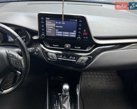 Серый Тойота C-HR, объемом двигателя 1.99 л и пробегом 136 тыс. км за 19300 $, фото 89 на Automoto.ua