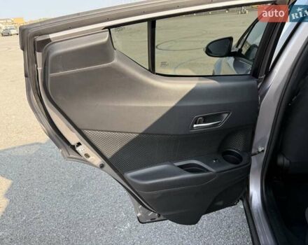 Сірий Тойота C-HR, об'ємом двигуна 1.8 л та пробігом 80 тис. км за 20700 $, фото 17 на Automoto.ua