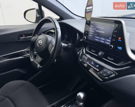 Серый Тойота C-HR, объемом двигателя 1.99 л и пробегом 136 тыс. км за 19300 $, фото 72 на Automoto.ua