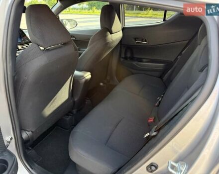 Сірий Тойота C-HR, об'ємом двигуна 1.8 л та пробігом 80 тис. км за 20700 $, фото 16 на Automoto.ua