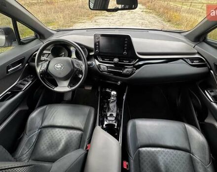 Серый Тойота C-HR, объемом двигателя 2 л и пробегом 99 тыс. км за 27000 $, фото 6 на Automoto.ua