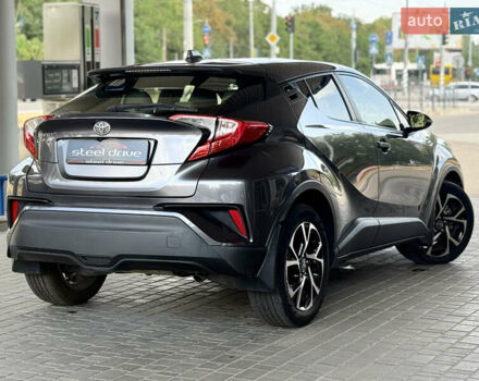 Серый Тойота C-HR, объемом двигателя 1.99 л и пробегом 47 тыс. км за 19299 $, фото 3 на Automoto.ua
