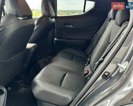 Сірий Тойота C-HR, об'ємом двигуна 1.99 л та пробігом 74 тис. км за 28800 $, фото 19 на Automoto.ua