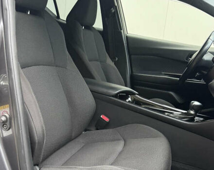 Серый Тойота C-HR, объемом двигателя 1.99 л и пробегом 136 тыс. км за 19300 $, фото 66 на Automoto.ua