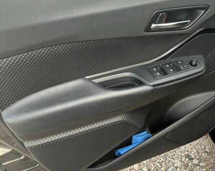 Серый Тойота C-HR, объемом двигателя 2 л и пробегом 58 тыс. км за 18000 $, фото 7 на Automoto.ua