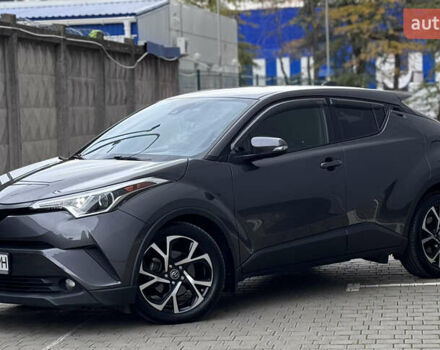 Серый Тойота C-HR, объемом двигателя 1.99 л и пробегом 136 тыс. км за 19300 $, фото 1 на Automoto.ua