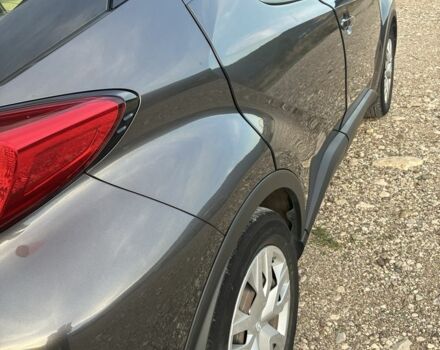 Серый Тойота C-HR, объемом двигателя 2 л и пробегом 58 тыс. км за 18000 $, фото 12 на Automoto.ua