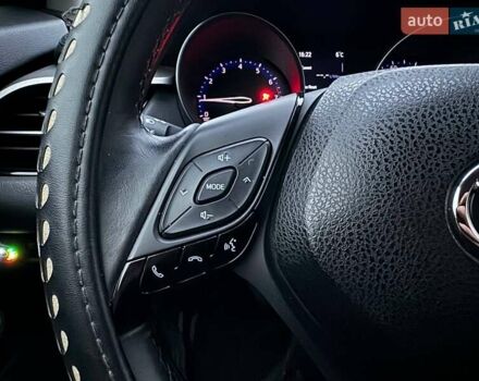 Серый Тойота C-HR, объемом двигателя 2 л и пробегом 57 тыс. км за 20990 $, фото 14 на Automoto.ua