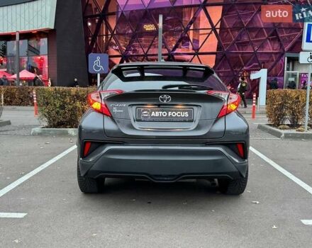 Серый Тойота C-HR, объемом двигателя 2 л и пробегом 57 тыс. км за 20990 $, фото 5 на Automoto.ua