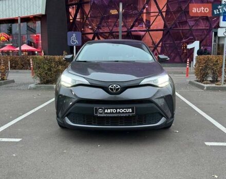 Серый Тойота C-HR, объемом двигателя 2 л и пробегом 57 тыс. км за 20990 $, фото 2 на Automoto.ua