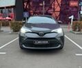 Серый Тойота C-HR, объемом двигателя 2 л и пробегом 57 тыс. км за 20990 $, фото 2 на Automoto.ua