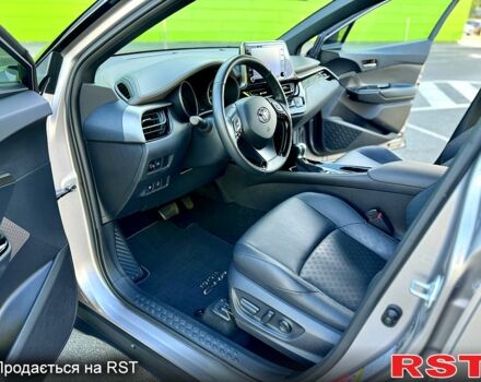 Серый Тойота C-HR, объемом двигателя 1.2 л и пробегом 24 тыс. км за 24900 $, фото 6 на Automoto.ua