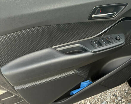 Серый Тойота C-HR, объемом двигателя 1.99 л и пробегом 60 тыс. км за 17900 $, фото 13 на Automoto.ua