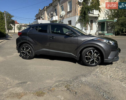 Серый Тойота C-HR, объемом двигателя 1.99 л и пробегом 47 тыс. км за 18999 $, фото 3 на Automoto.ua