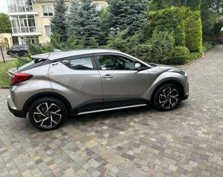 Серый Тойота C-HR, объемом двигателя 1.8 л и пробегом 77 тыс. км за 17900 $, фото 4 на Automoto.ua