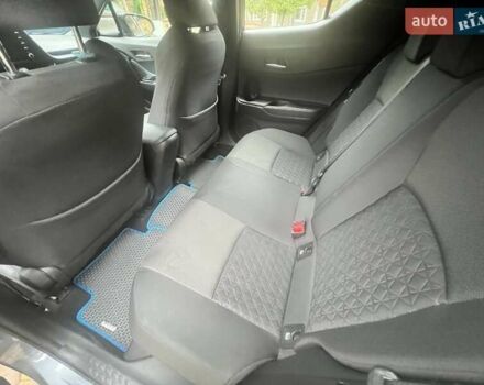 Сірий Тойота C-HR, об'ємом двигуна 1.8 л та пробігом 125 тис. км за 25000 $, фото 15 на Automoto.ua