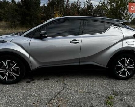 Серый Тойота C-HR, объемом двигателя 2 л и пробегом 99 тыс. км за 27000 $, фото 2 на Automoto.ua