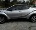 Серый Тойота C-HR, объемом двигателя 2 л и пробегом 99 тыс. км за 27000 $, фото 2 на Automoto.ua